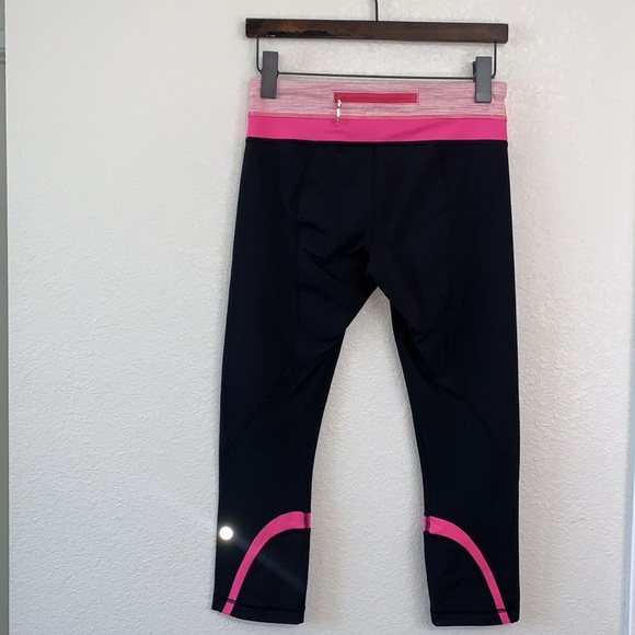 Lululemon Inspire Crop II
Black / Wee Are From Space Parfait Pink Sz 6 - Picture 4 of 17